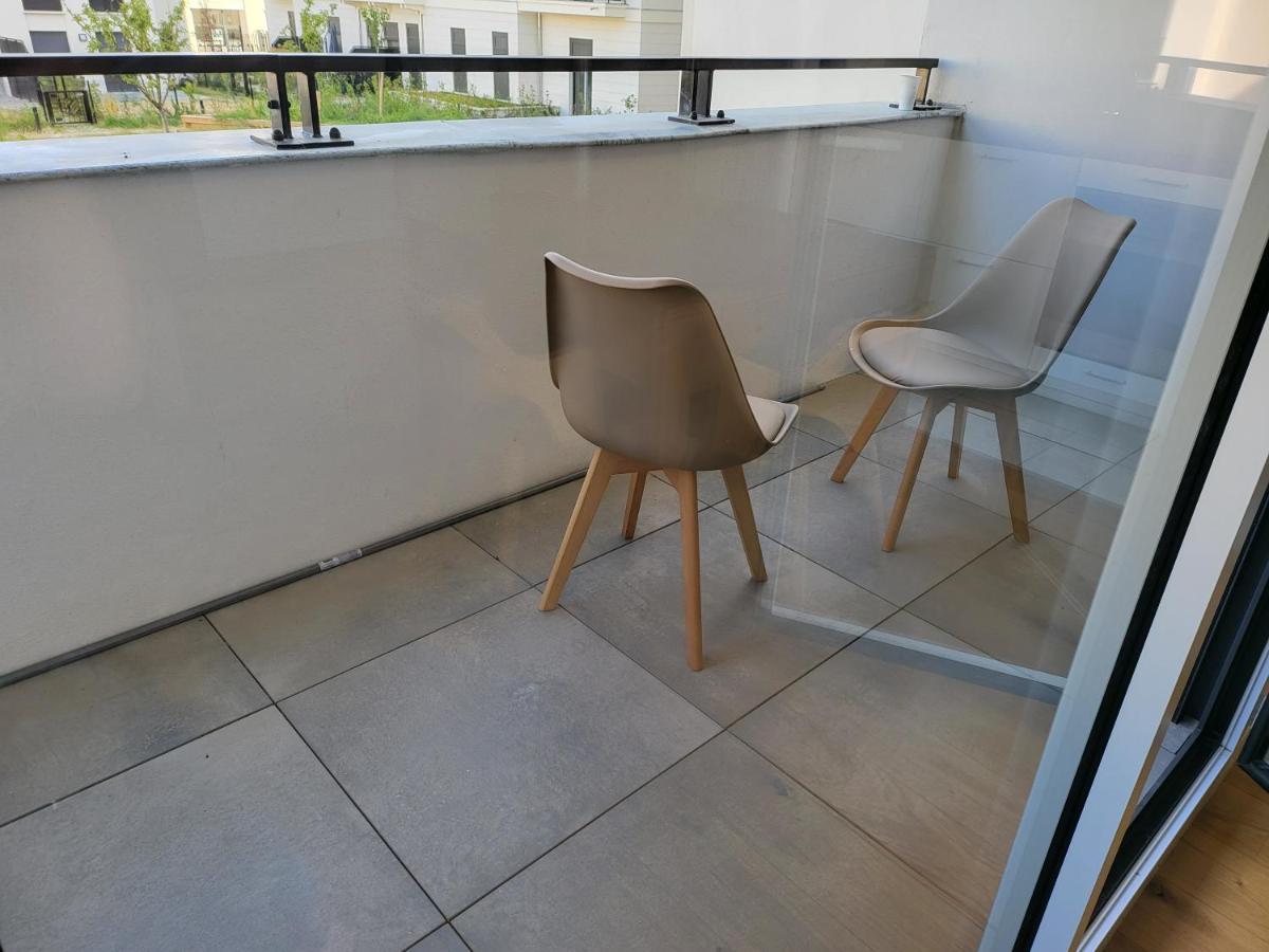 Superbe Appartement A 3Min A Pieds De La Gare เชสซี ภายนอก รูปภาพ